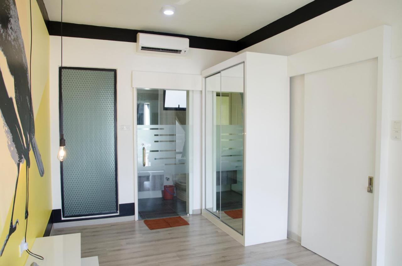 Holi Southkey Art Suite Johor Bahru Habitación foto