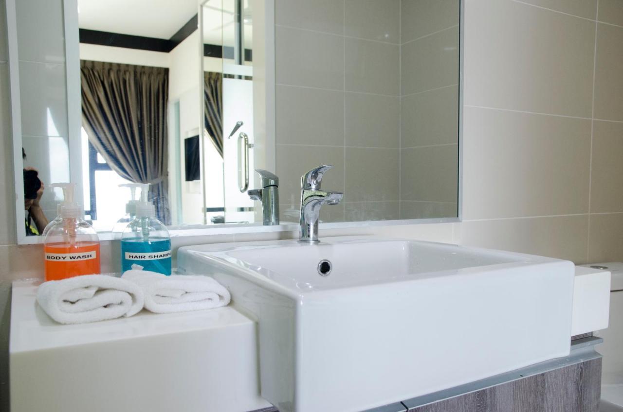 Holi Southkey Art Suite Johor Bahru Habitación foto